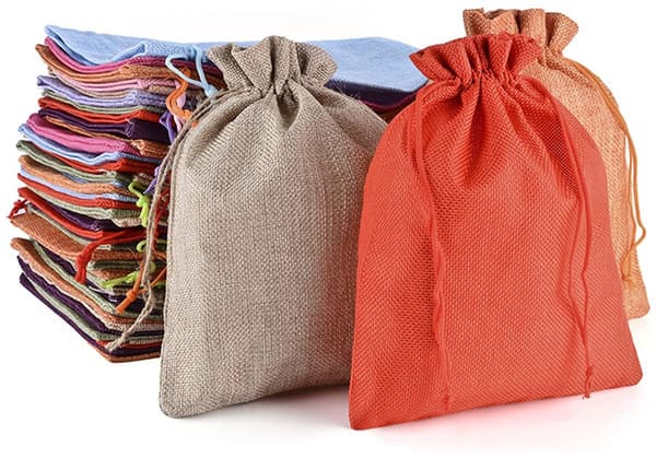 Presentpåsar i linne med dragsko, 12-pack, återanvändbara, perfekta för födelsedagar, bröllop, julförvaring, bruna.