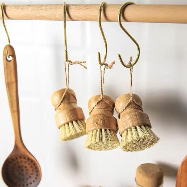 Mini diskborste i bambu med hängrep, för diskning av grytor, stekpannor, grönsaker och diskhoar, beige.