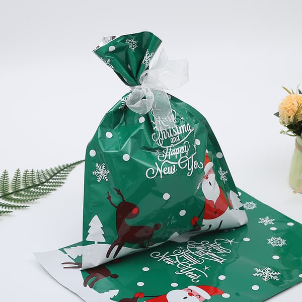 Julklappspåsar, 30 julpåsar med tomtemotiv i 4 storlekar och 4 mönster