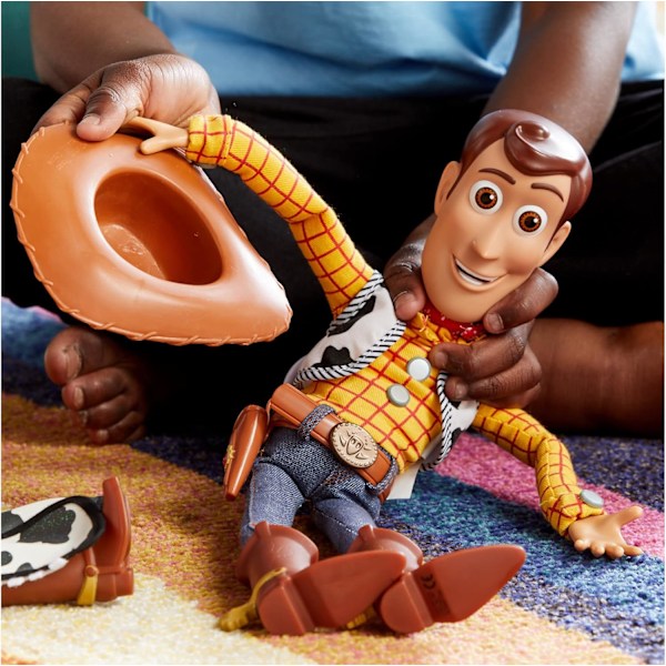 Toy Story 4 Woody Interaktivt Snakkendes Actionfigur, 15 Tommer, Inneholder 10+ Engelske Fraser, Samhandler med Andre Figurer, Avtakbar Hatt, 3+ År