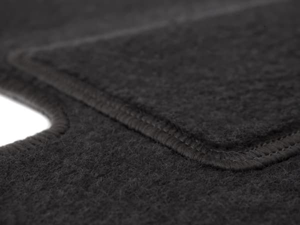 Bil måtter foran: Jaguar E-Peace SUV (2017-)_MGF