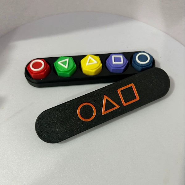 Squid Game 2 -pelikivi ja kotelo, musta