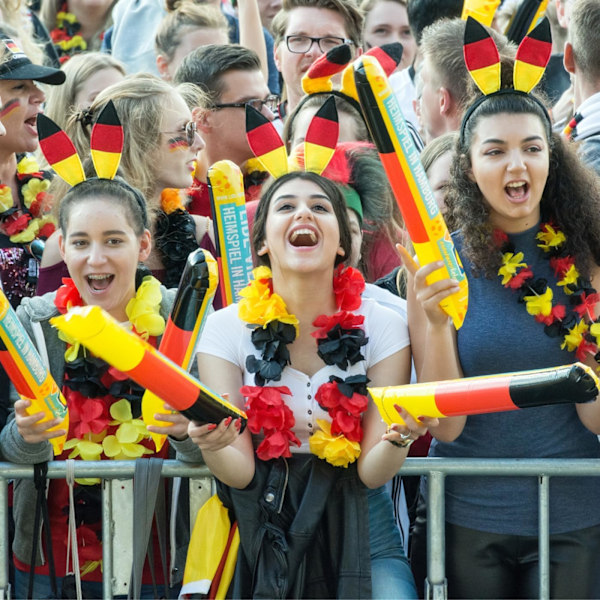 2 st Blomkedjor Svart Röd Gul Tysk Flagg Fotorekvisita Tillbehör Fotbollsfest Dekoration Födelsedag Tillbehör Presenter