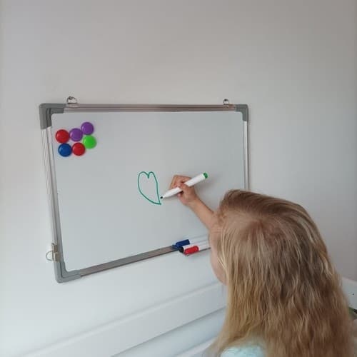 Valkotaulu tarvikkeilla / Whiteboard - 60x40cm_MGF