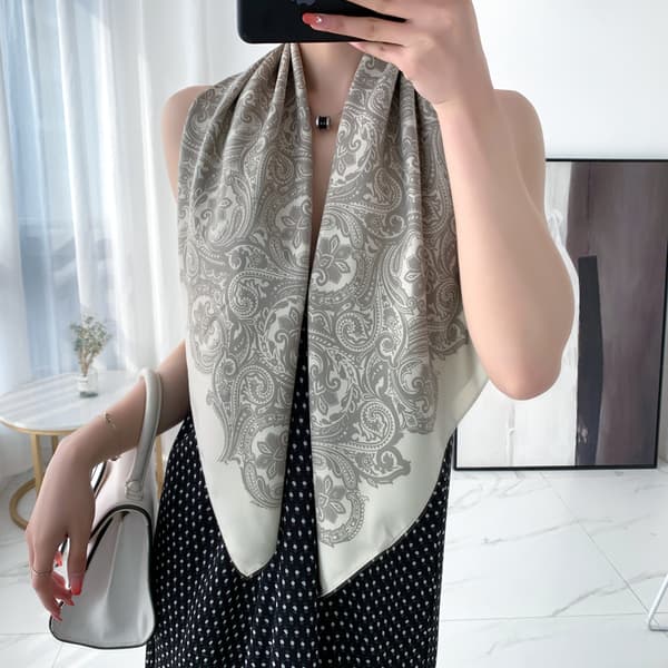 Elegant satinhalstørklæde, 90x90 cm Grå Grey
