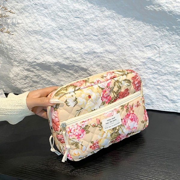 Blomstermønstret Quiltet Makeuptaske til Kvinder | Æstetisk Rejsetaske til Toiletartikler | Peony M peony M