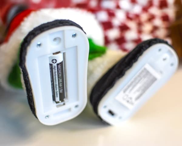 Tomte som spelar DANSANDE JULSÅNGER Jultomtetomte JUMIhome_MGF