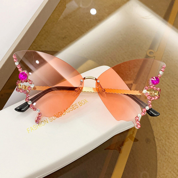 forfremmelse Blæse brændt Luksus Diamond Butterfly Solbriller Kvinder Brand Vintage Briller Pink One  size 1469 | Pink | One size | Fyndiq