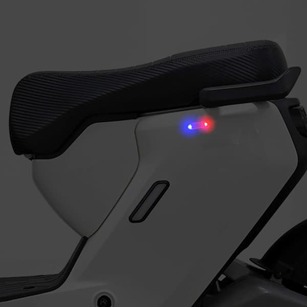 Mini LED Solar Power Bilvarsellys Natt Sikkerhet Simulert Red