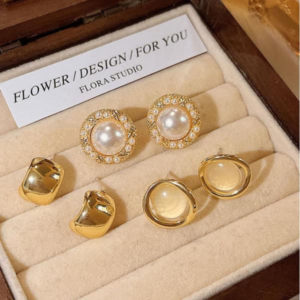 2 stk. retro gullfarget geometri kant imitert perle piercing A6