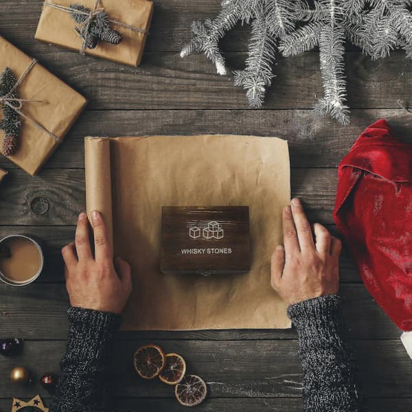 9-delars whiskystenset i elegant presentförpackning i trä för män