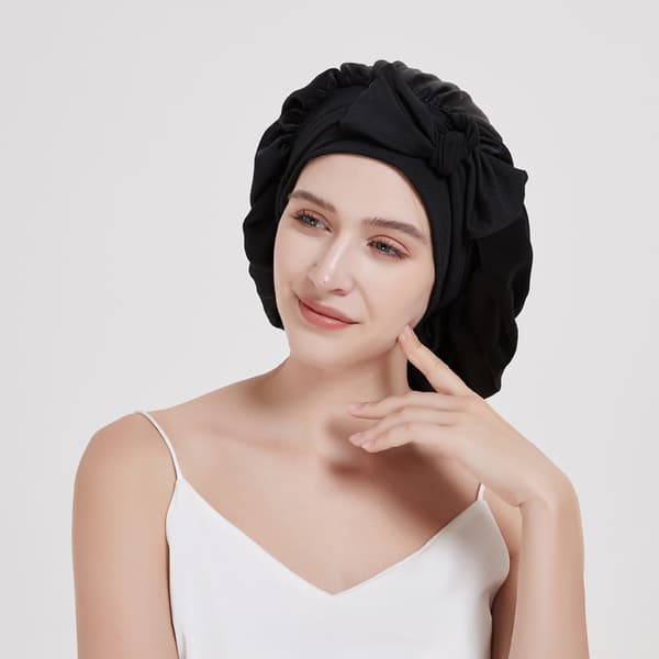 Nathue Sovehætte i 100% silke Sort Black 63