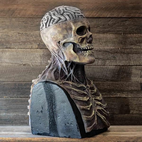 Grå 3D-kranie maske til Halloween, ideel til rollespil.