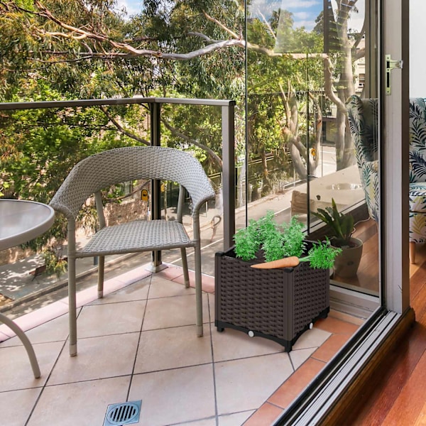 Plantekasse i rattan look