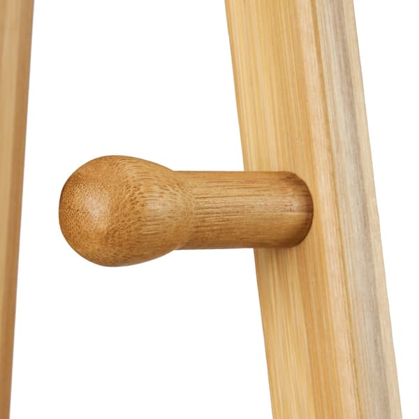 Klädställ i bambu på stora hjul