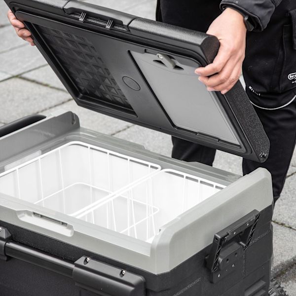 Car Cooler Box 40L Led-Valolla, Kompressoriautojääkaappi, Kuljetuspyörät, 12/24V Dc Ja 110-240V Ac, Harmaa+Musta