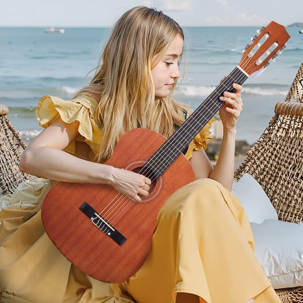 Klassisk gitarr 36 tum, nylonsträngar startpaket