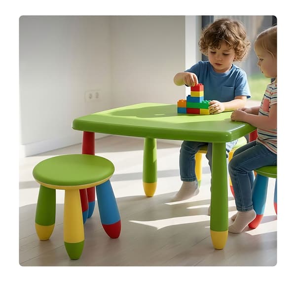 Flerfärgad barnpall i plast, sitthöjd 26 cm