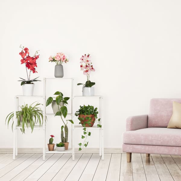 Blomsterstander i hvidt træ