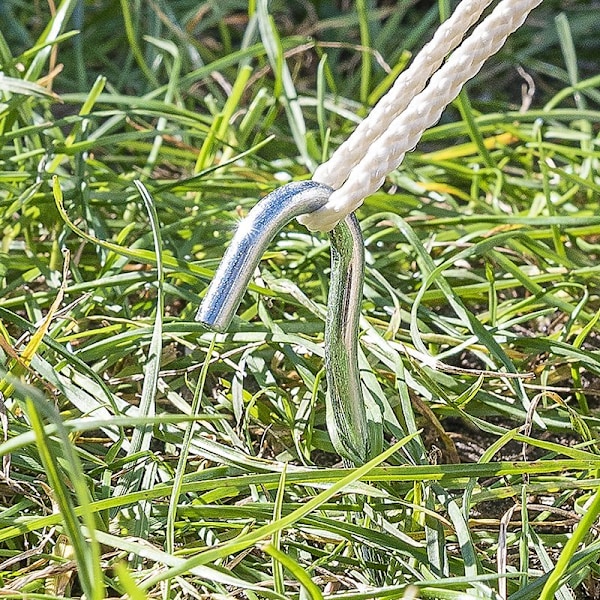 Tentpeg 25cm metallia avoimella silmällä