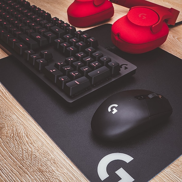 Logitech G305 - trådløs LIGHTSPEED gaming mus, sort