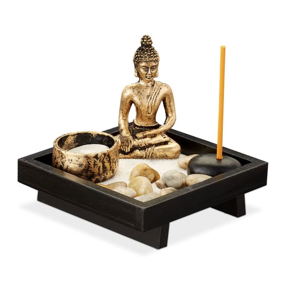 Zen-puutarha Buddhan kanssa