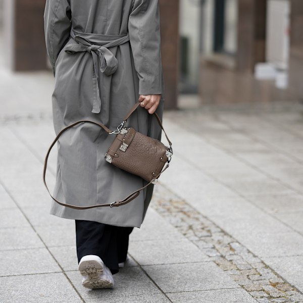 Nahkainen pieni naisten olkalaukku messenger Solier FL43 Nessa cappucino