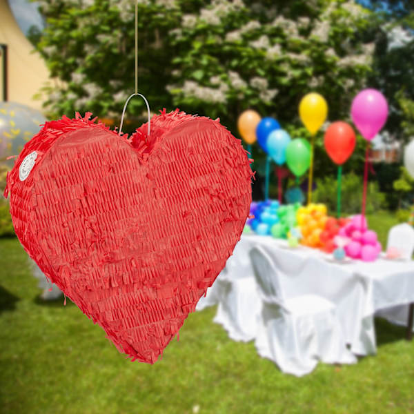 Rød hjerteformet pinata