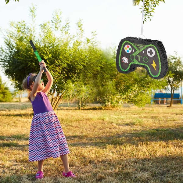 Pinata setti kepillä ja naamiolla