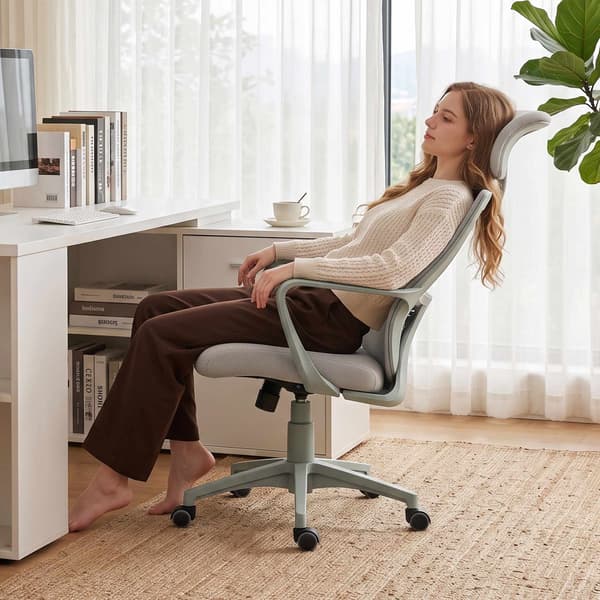 Ergonomisk kontorsstol, justerbar höjd med nackstöd, grå