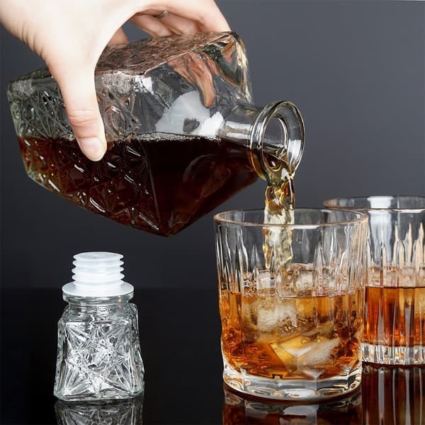 Elegant firkantet karaffel med prop til drinks