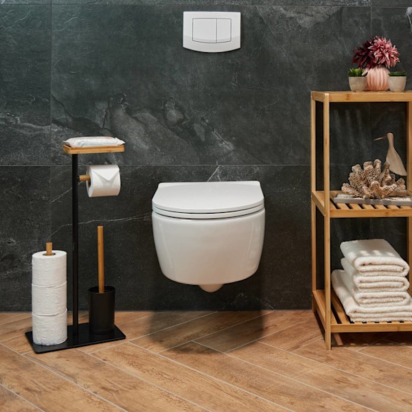 WC-tuoli bambua ja rautaa