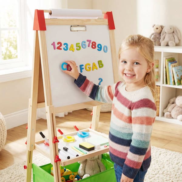 Justerbart børnestaffeli med magnetisk tavle og whiteboard