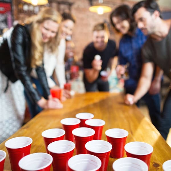 Beer Pong kopp med bollar
