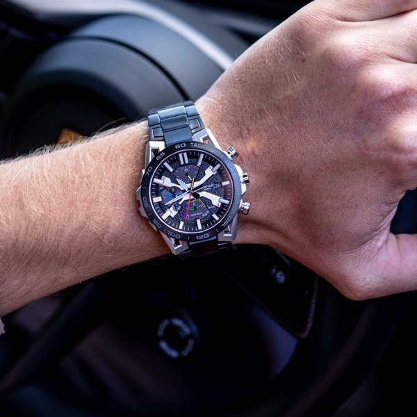 CASIO EDIFICE SOSPENSIONE Mod. RACING MULTICOLOR BLUETOOTH® ION-PLATED STRAP TOUGH SOLAR