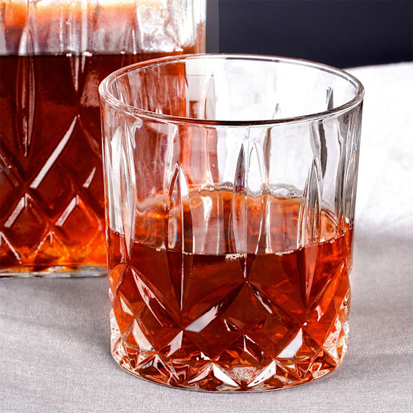 Dekantteri ja viskilasit lasit 900 ml + 4x300 ml 5 kpl.