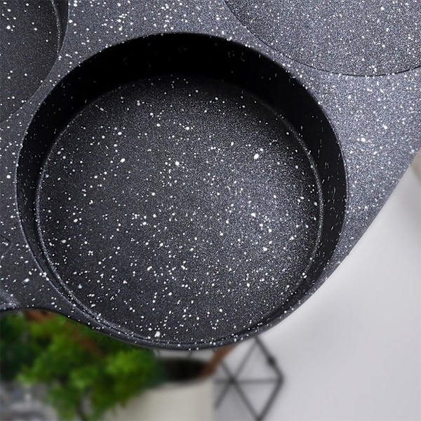 Graniittipinnoitettu tarttumaton paistinpannu, jossa 4 lokeroa