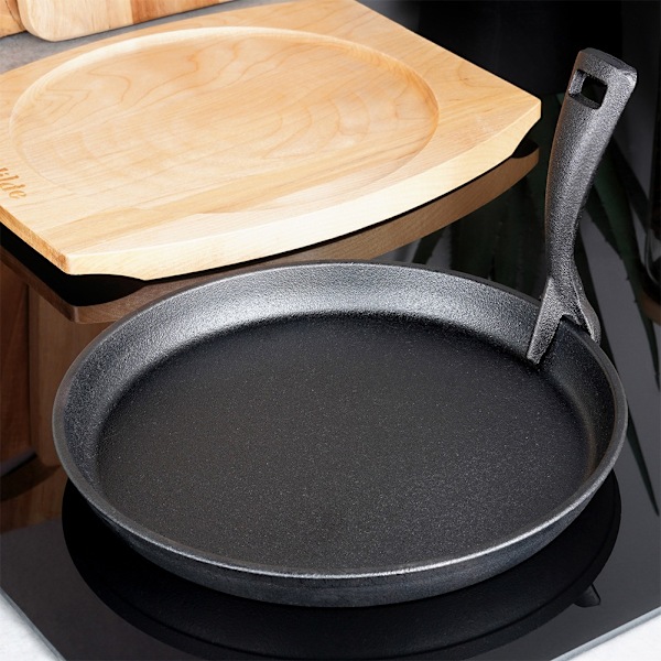 Serveringspande i støbejern med bræt CAST LINE 22 cm