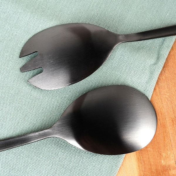 Svarta stål salladsskedar 23,5 cm 2 st.