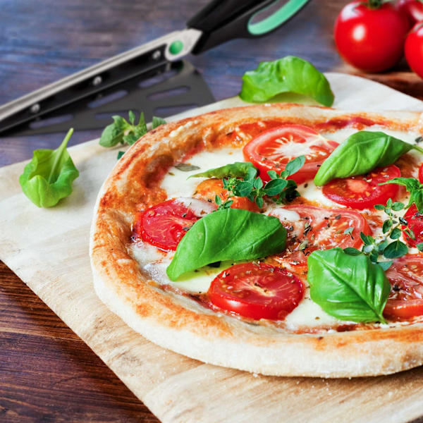 Pizzasakset ja nostin