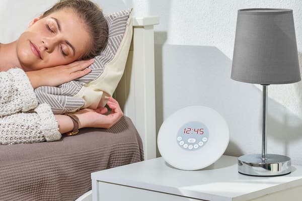 Grå bordlampe med stofskærm, 32 cm