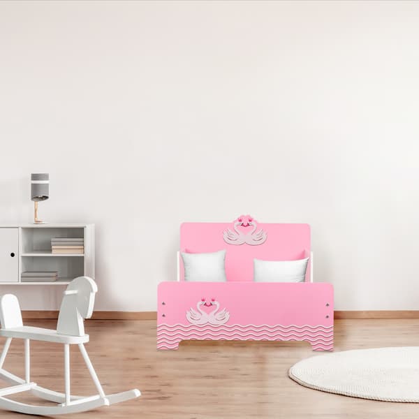 Småbørnsseng med svanedesign