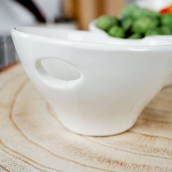 Skål i hvidt porcelæn med tre rum til dip og snacks