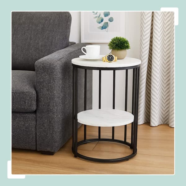 Rundt sidebord i marmorlook med 2 niveauer