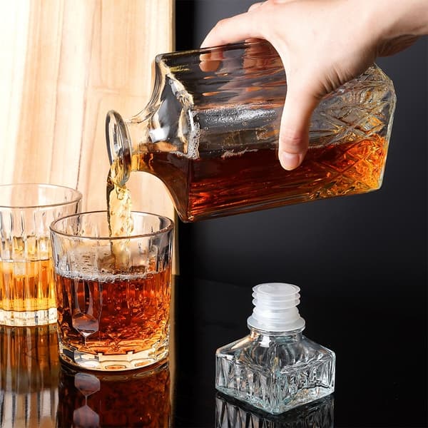 Firkantet karaffel med kork - Perfekt til alle drinks