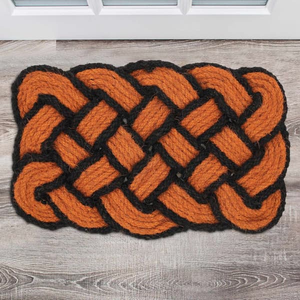 Knyttet orange/sort kokos tæppe