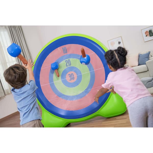 Uppblåsbart bakgårdsmålspel med bollar och yxor