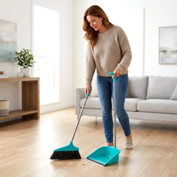 Sæt med fejebakke og børste med langt skaft – 95 cm, gummispids