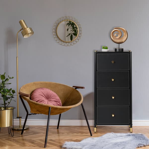 Kommode med 4 rummelige rum