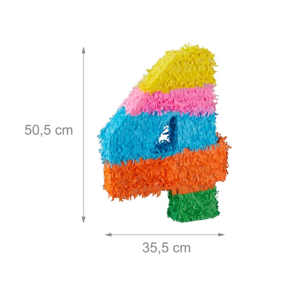 Numero-piñata lepakolla ja silmät peittävällä naamiolla